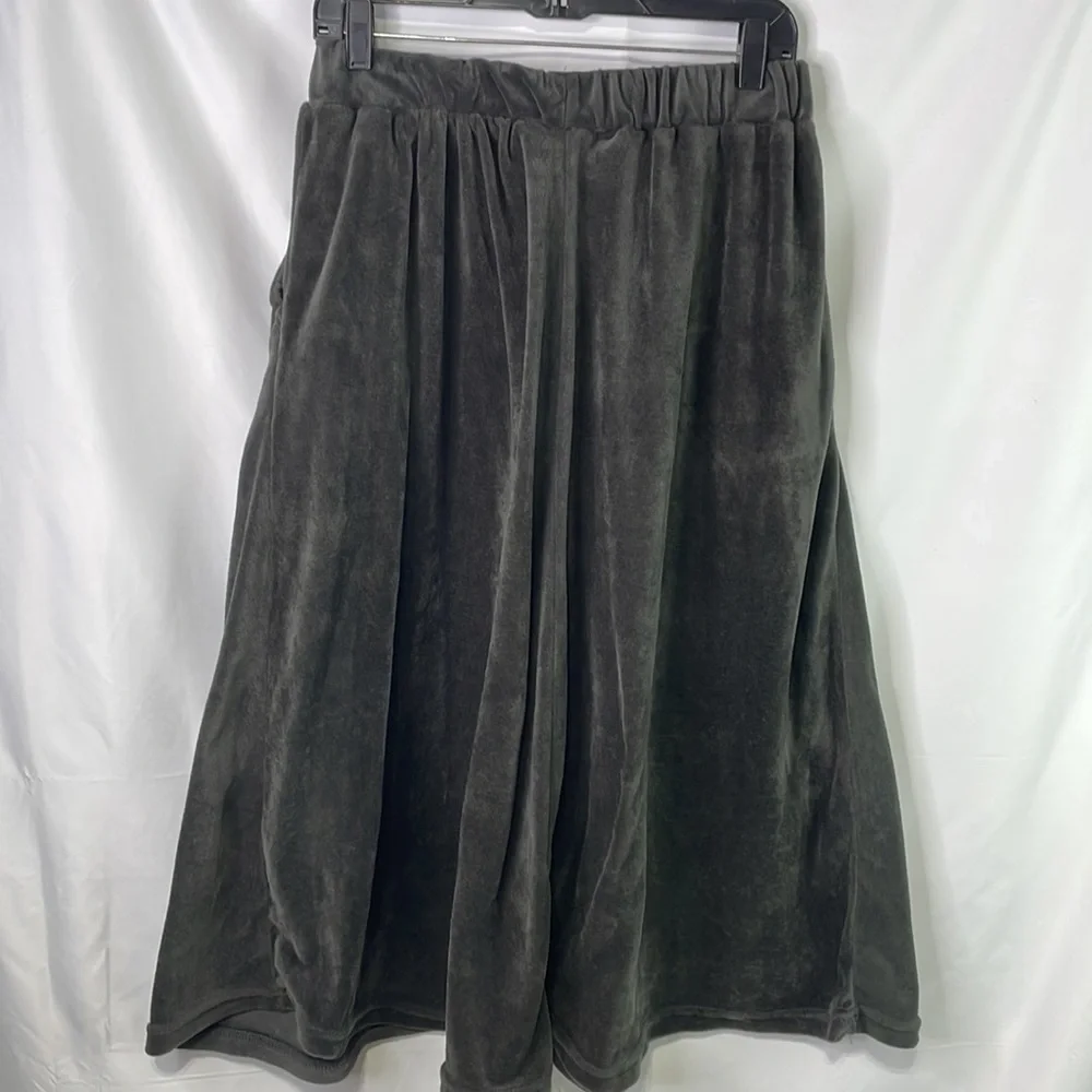 Woman Within dark gray velour elastic waist full skirt with pockets